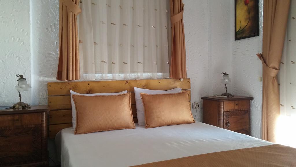 Bizim Ev Hotel (Adults Only) Alacati Quarto foto