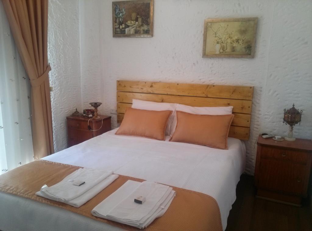 Bizim Ev Hotel (Adults Only) Alacati Quarto foto